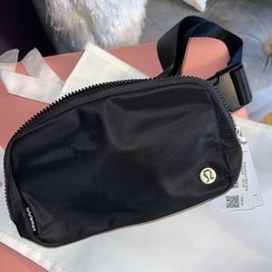 Lululemon Everywhere Belt Bag